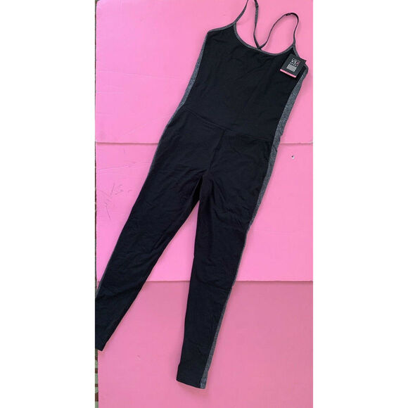 Victoria's Secret M WORKOUT Jumpsuit ROMPER ONE-PIECE SPORTSUIT VSX SPORT Black - Picture 1 of 4